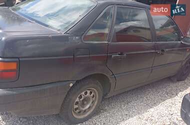 Седан Volkswagen Passat 1992 в 