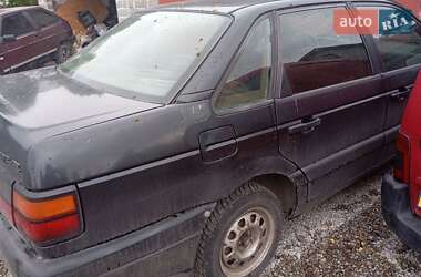 Седан Volkswagen Passat 1992 в 