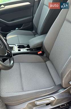 Универсал Volkswagen Passat 2015 в Киеве