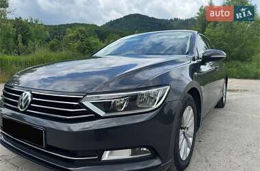 Седан Volkswagen Passat 2015 в 