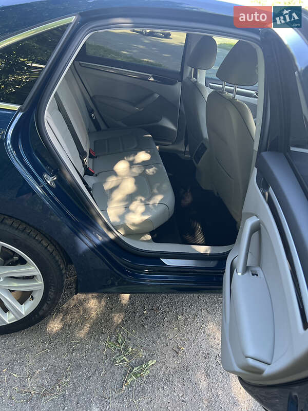 Седан Volkswagen Passat 2018 в Києві