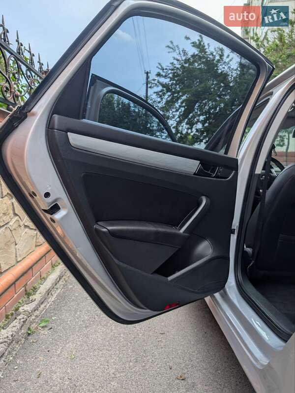 Седан Volkswagen Passat 2012 в Чернигове