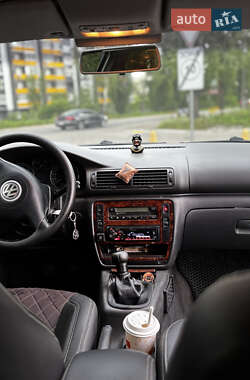 Седан Volkswagen Passat 2004 в 