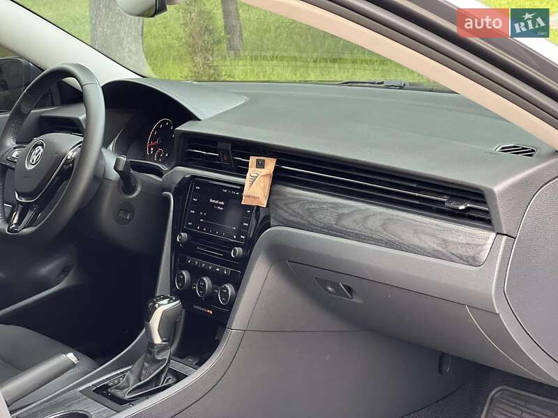 Седан Volkswagen Passat 2021 в Киеве