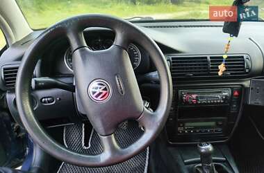 Седан Volkswagen Passat 2001 в 
