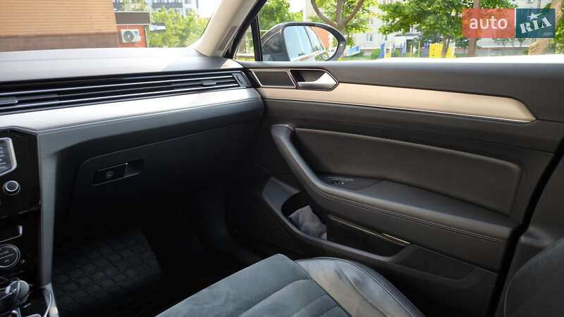 Универсал Volkswagen Passat 2015 в Вараше