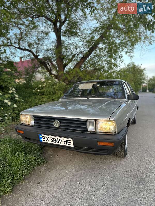Хэтчбек Volkswagen Passat 1986 в 