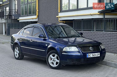 Седан Volkswagen Passat 2002 в Жовкві