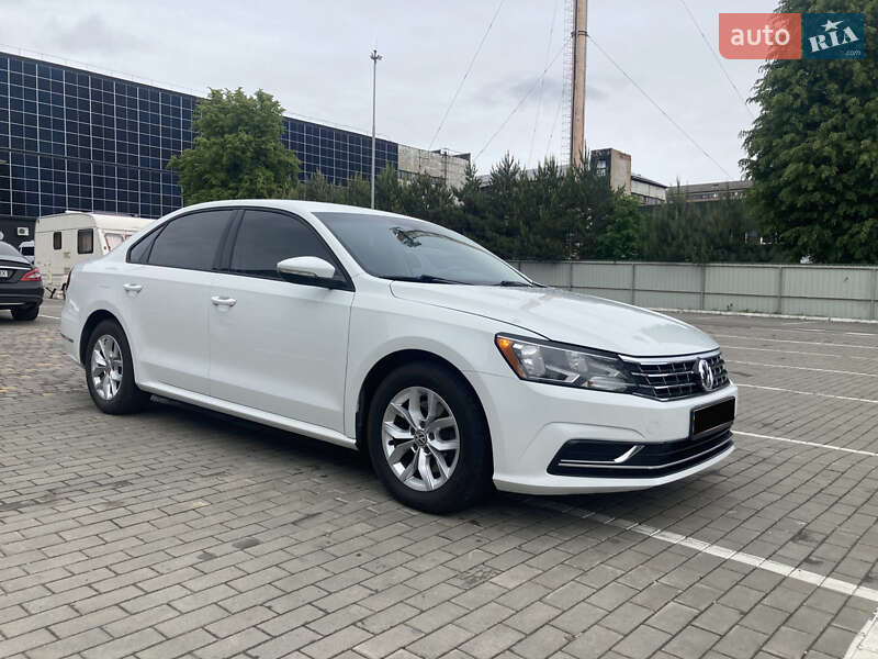 Седан Volkswagen Passat 2018 в Луцке