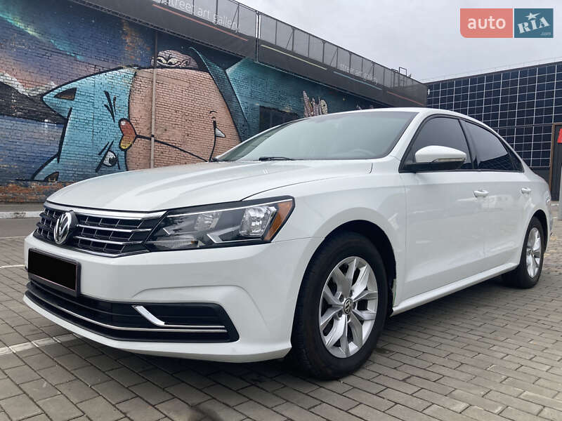 Седан Volkswagen Passat 2018 в Луцке
