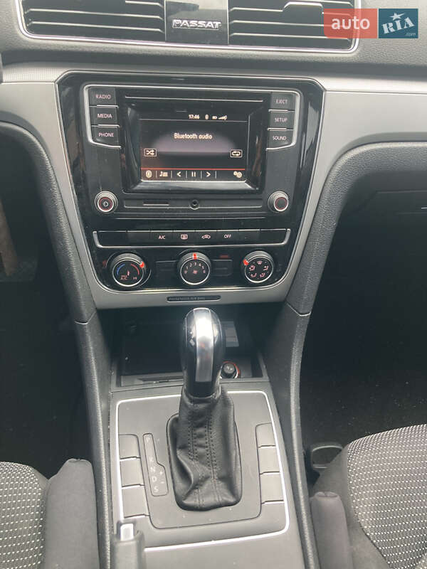 Седан Volkswagen Passat 2018 в Луцке