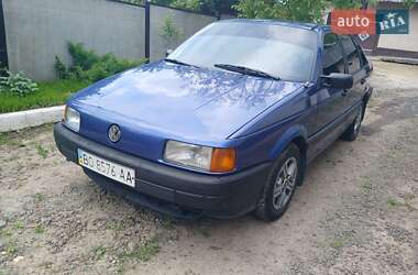 Седан Volkswagen Passat 1988 в Монастыриске