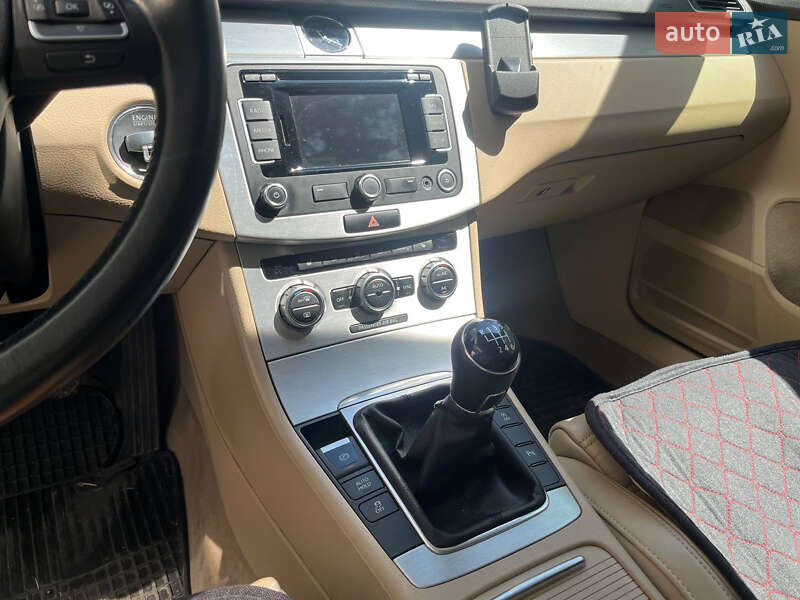 Универсал Volkswagen Passat 2014 в Хмельницком