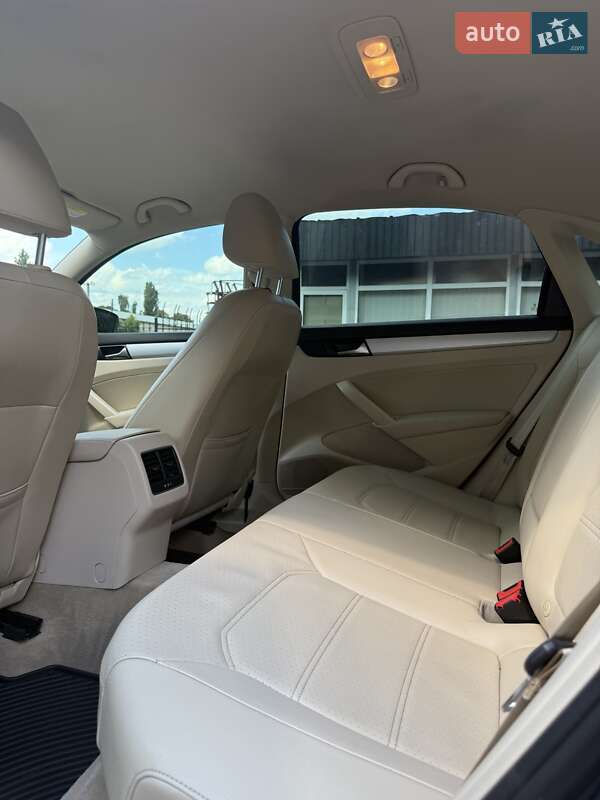 Седан Volkswagen Passat 2012 в Киеве