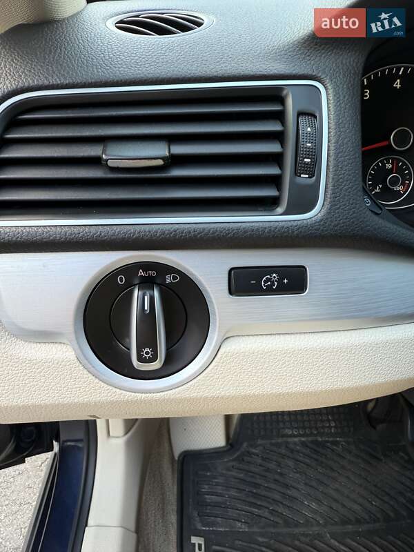 Седан Volkswagen Passat 2012 в Киеве