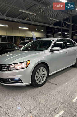 Седан Volkswagen Passat 2018 в Львове