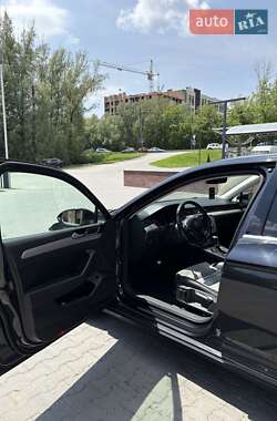 Седан Volkswagen Passat 2015 в 