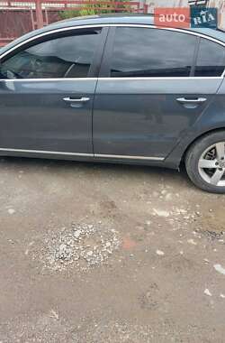 Седан Volkswagen Passat 2012 в Рахове