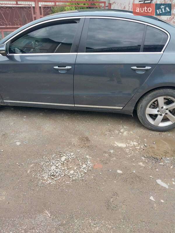 Седан Volkswagen Passat 2012 в Рахове