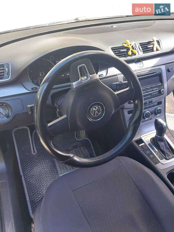 Седан Volkswagen Passat 2012 в Рахове
