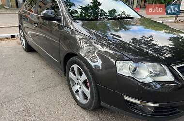 Седан Volkswagen Passat 2005 в Харкові
