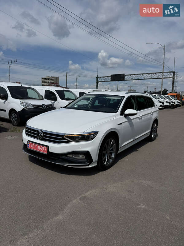 Универсал Volkswagen Passat 2021 в Киеве