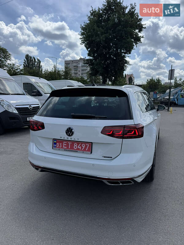 Универсал Volkswagen Passat 2021 в Киеве