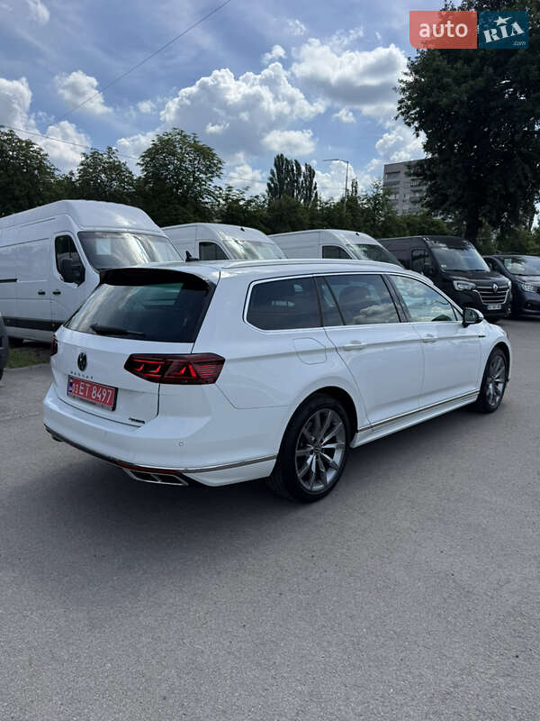 Универсал Volkswagen Passat 2021 в Киеве