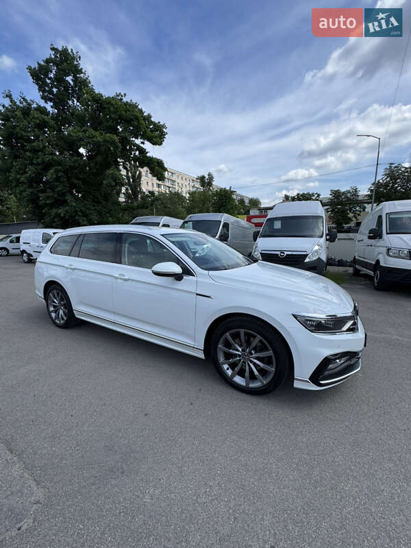 Универсал Volkswagen Passat 2021 в Киеве