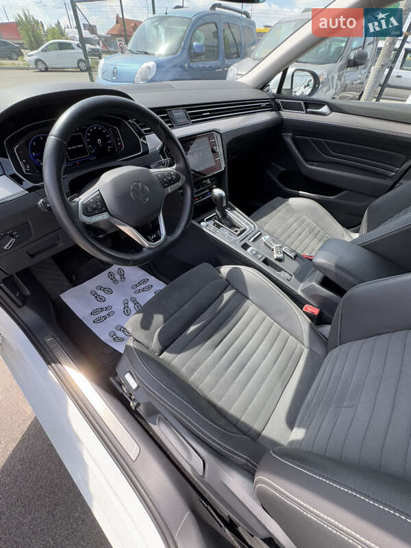 Универсал Volkswagen Passat 2021 в Киеве