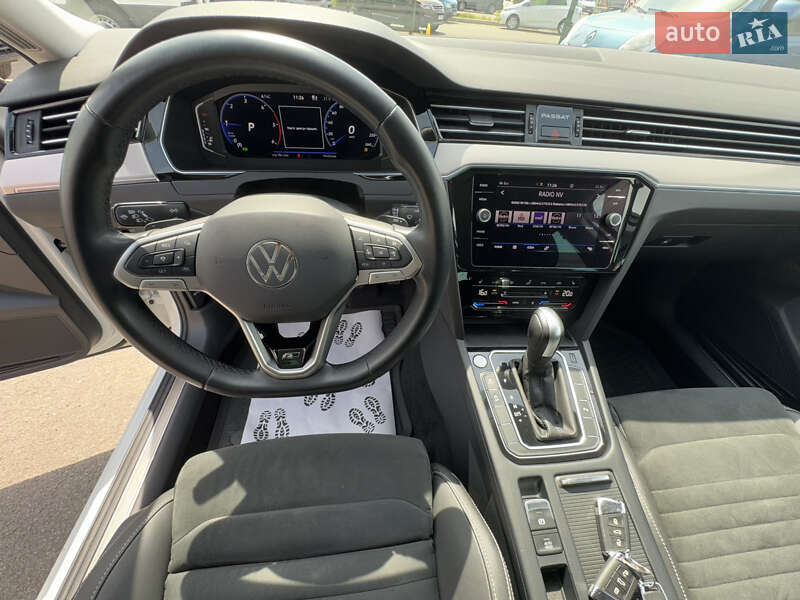Универсал Volkswagen Passat 2021 в Киеве