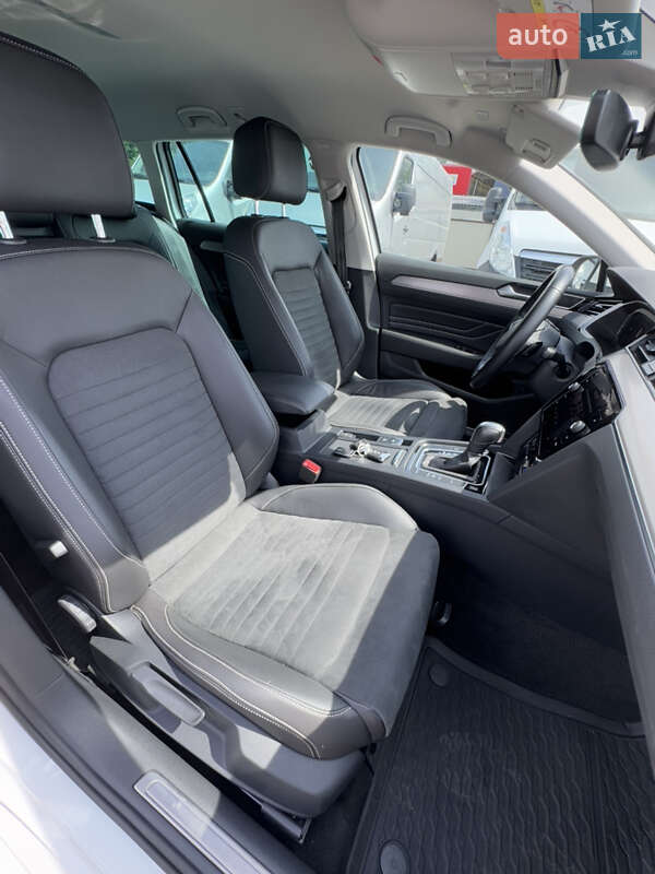Универсал Volkswagen Passat 2021 в Киеве