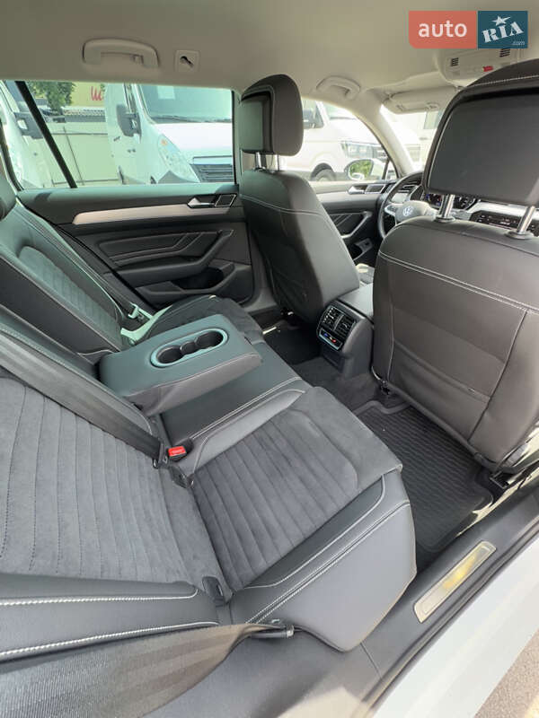 Универсал Volkswagen Passat 2021 в Киеве
