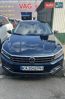 Седан Volkswagen Passat 2018 в Києві