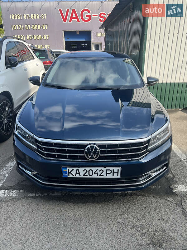 Седан Volkswagen Passat 2018 в Києві