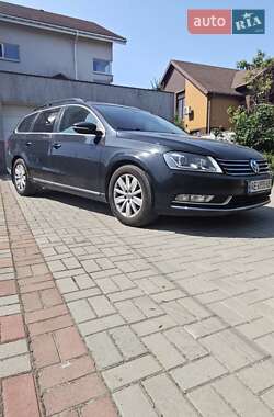 Універсал Volkswagen Passat 2013 в Дніпрі