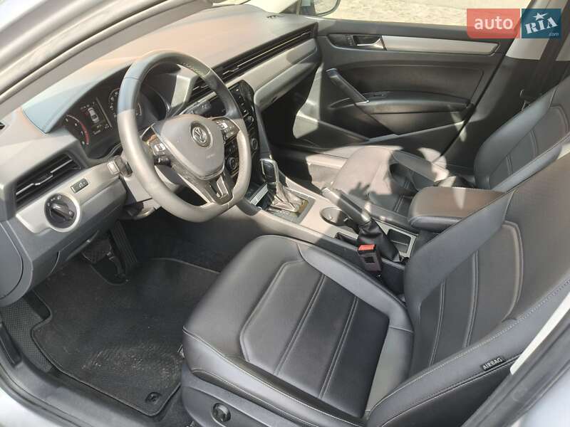 Седан Volkswagen Passat 2020 в Житомире