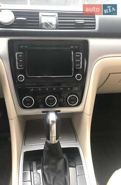Седан Volkswagen Passat 2012 в 
