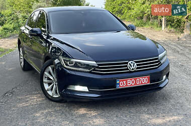Седан Volkswagen Passat 2015 в 