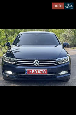 Седан Volkswagen Passat 2015 в 