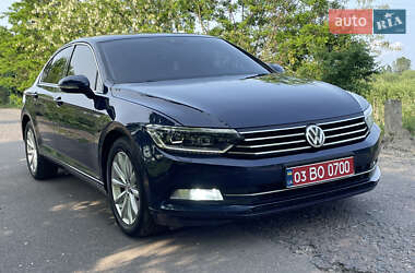 Седан Volkswagen Passat 2015 в 