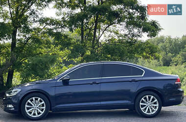 Седан Volkswagen Passat 2015 в 