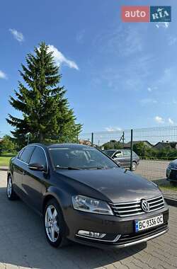Седан Volkswagen Passat 2011 в Новояворовске