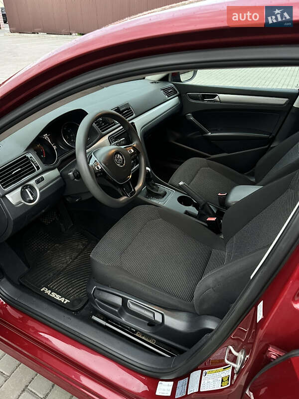 Седан Volkswagen Passat 2015 в Черкасах