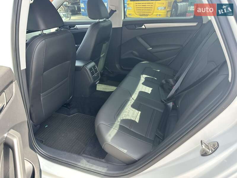Седан Volkswagen Passat 2019 в Виннице