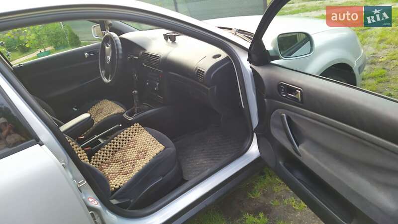 Универсал Volkswagen Passat 1998 в Киеве