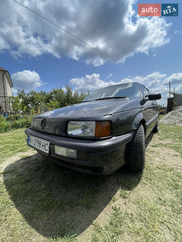 Седан Volkswagen Passat 1989 в Барышевке