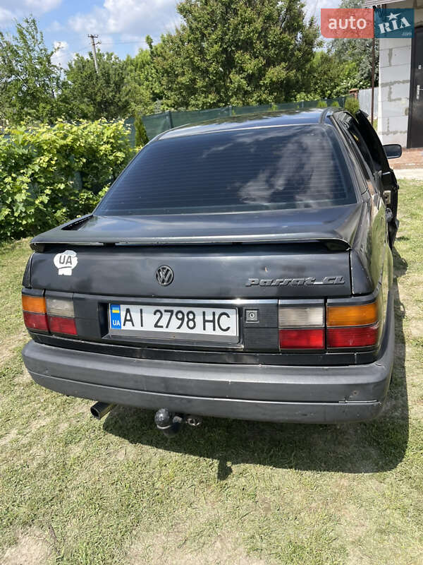 Седан Volkswagen Passat 1989 в Барышевке