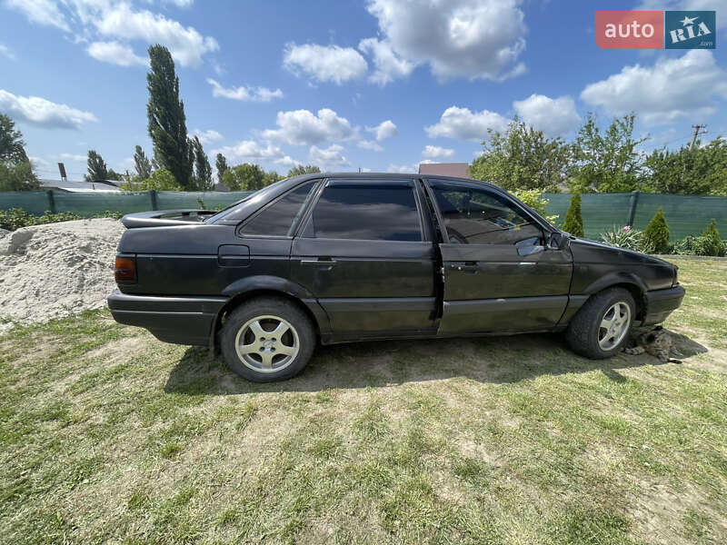 Седан Volkswagen Passat 1989 в Барышевке