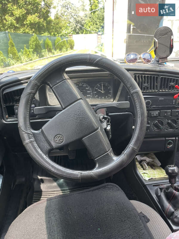 Седан Volkswagen Passat 1989 в Барышевке